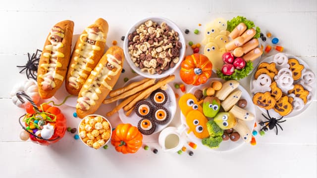 🎃 Trick or Treat รวมสูตรขนมโฮมเมดสุดหลอนที่น้องหมาแมวสามารถฟินได้  🍬🐾